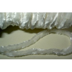 Chenillenauha thick, leveys n. 4 mm, valkoinen